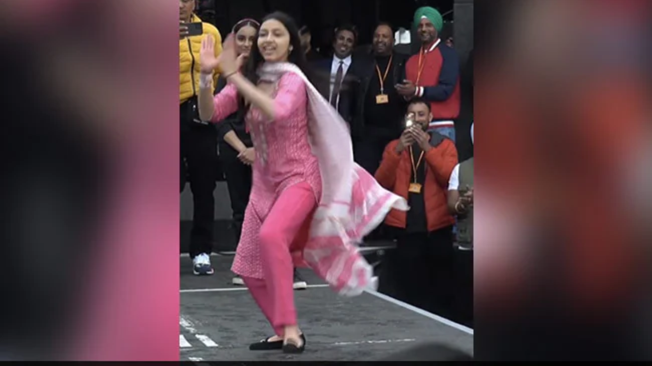 VIDEO: A full market girl did such a dance, people started watching while standing