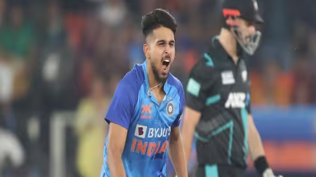 IND vs NZ 3rd T20: The speed of Umran Malik's balls is continuously seeing havoc, Bracewell's wicket blow while throwing the ball at speed.