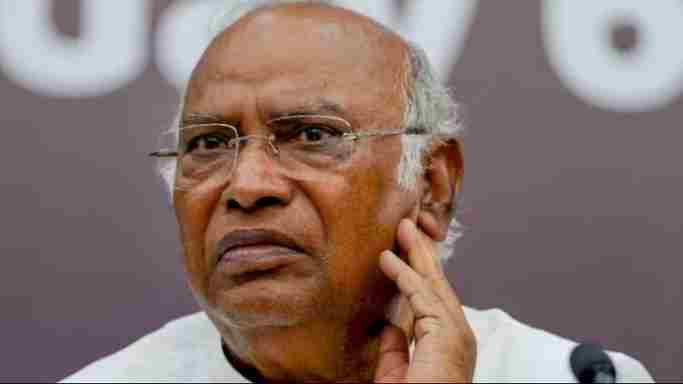 'The country is seeing the difference between your words and actions': Kharge's letter to Shah regarding the deadlock in Parliament, said- we will pay all costs