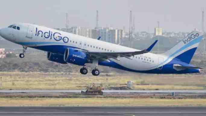 Punjab News: AC did not work in Indigo plane, distributed tissue to passengers, Congress leader shared video